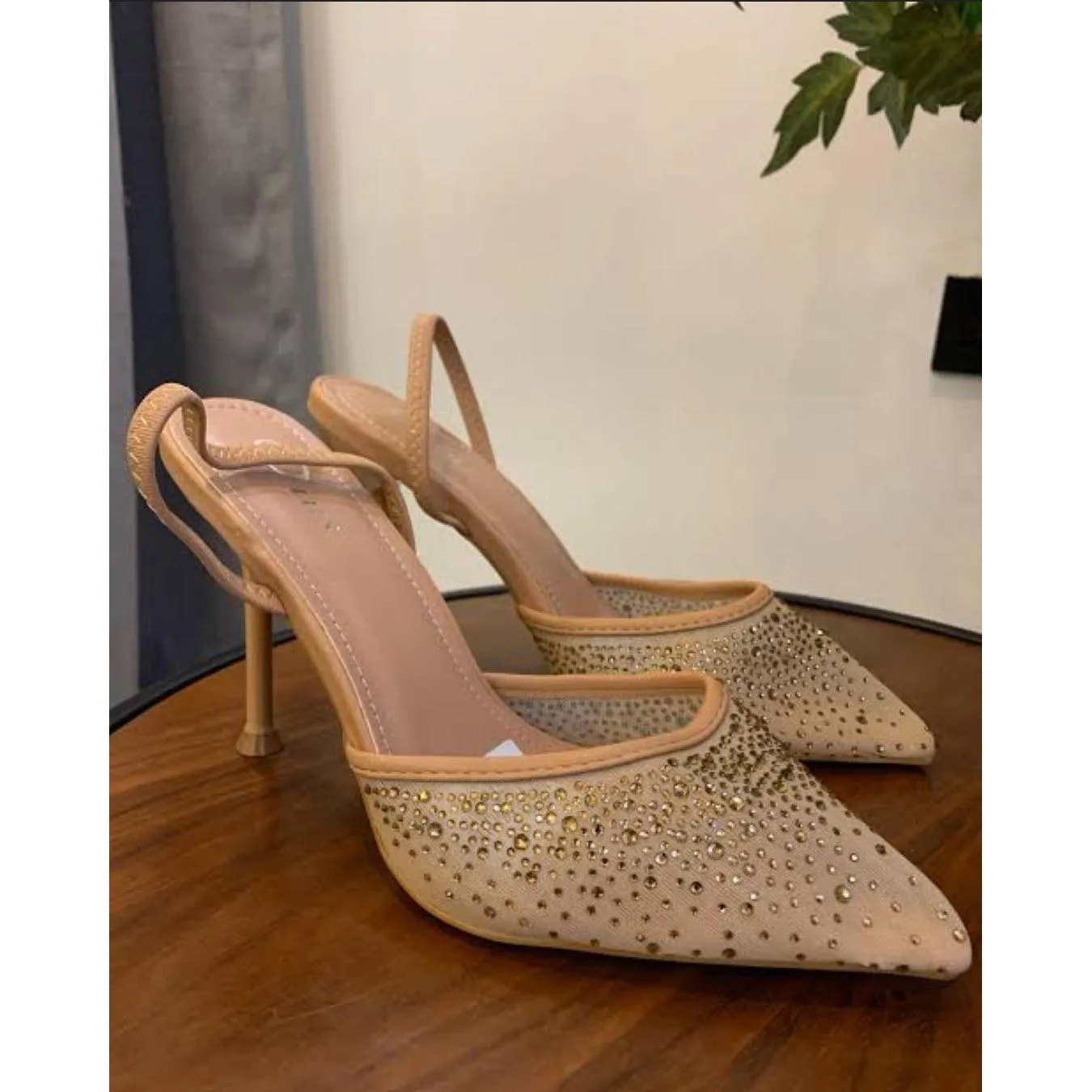 Classic And Elegant Look With Half-Closed Toes