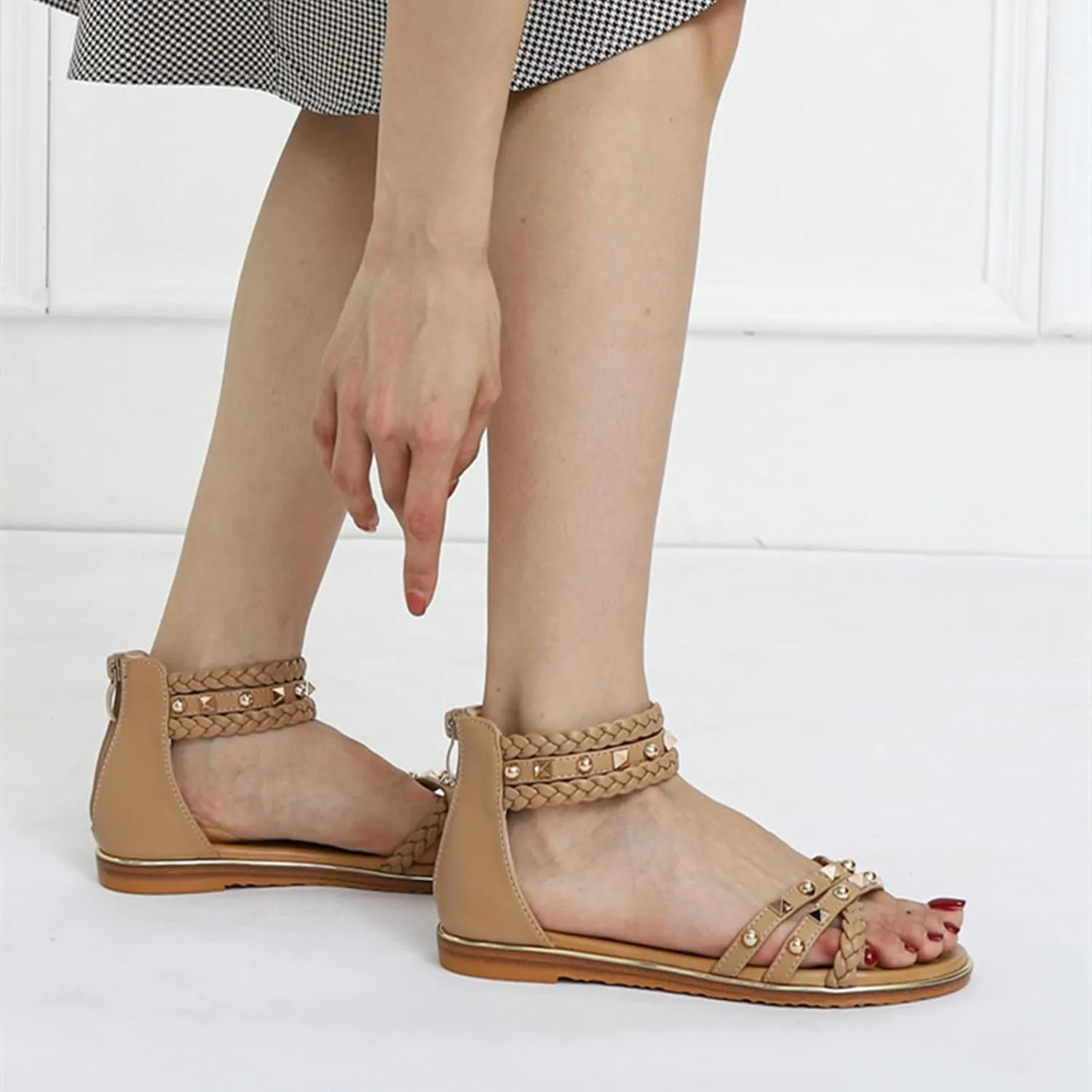 HINDOLA Women's Gladiator Sandals Summer Beach Flat Thong Cross Strappy Sandals Trendy Roman Shoes with Zipper
