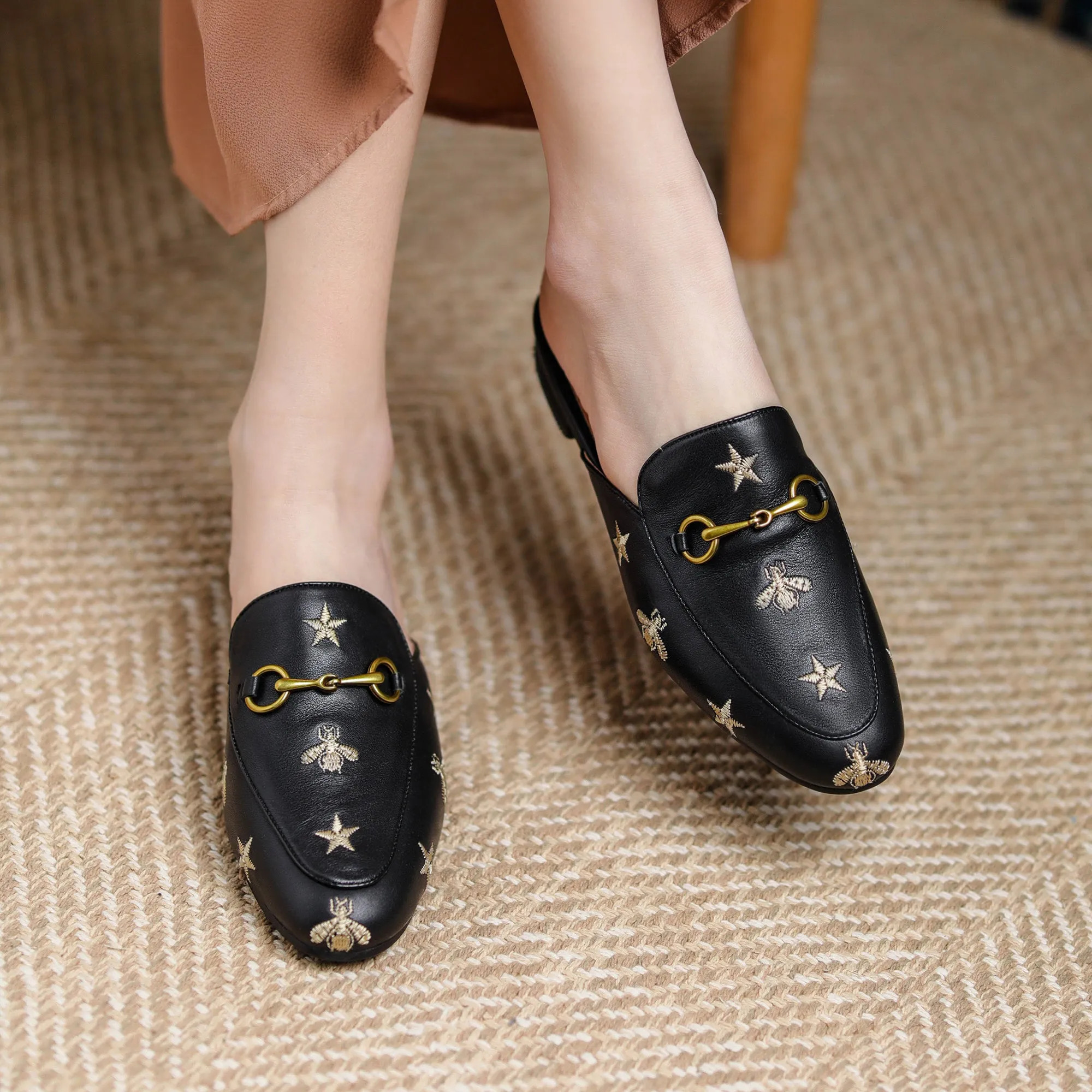 Women Handmade Soft Leather Embroidery Pattern Mules